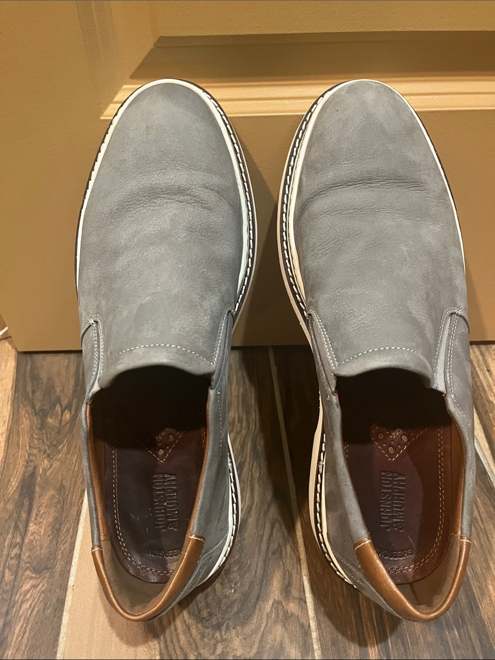 Men's Grey 10 1/2 M Johnston & Murphy shoes
